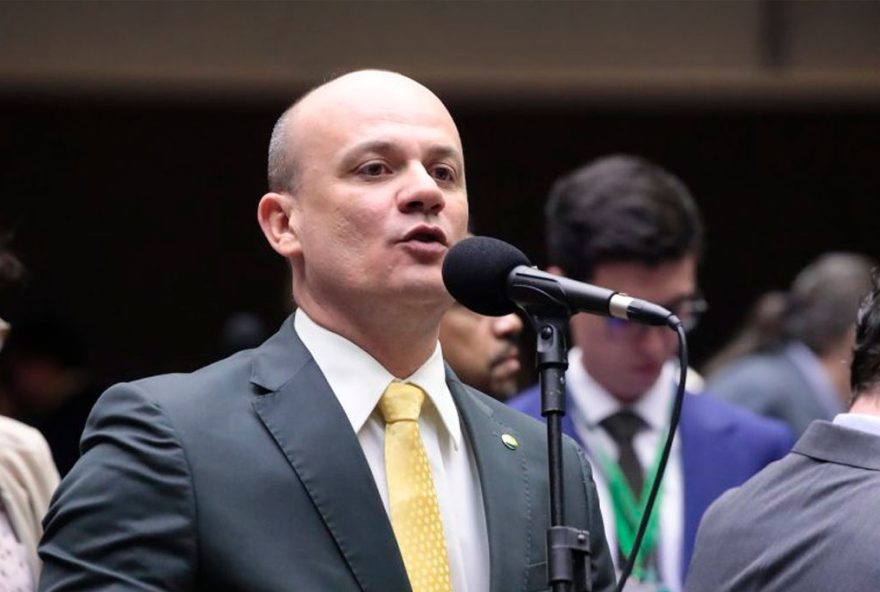 cabo-gilberto-silva-critica-escola-de-samba-que-homenageou-lula cabo-gilberto-silva-critica-escola-de-samba-que-homenageou-lula