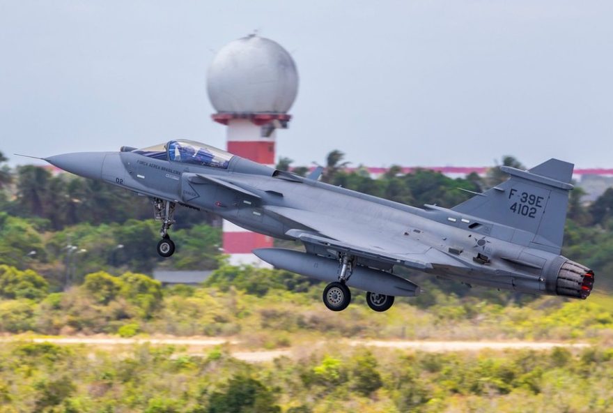 cacas-f-39-gripen-da-base-aerea-de-anapolis-reforcam-a-defesa-de-brasilia cacas-f-39-gripen-da-base-aerea-de-anapolis-reforcam-a-defesa-de-brasilia