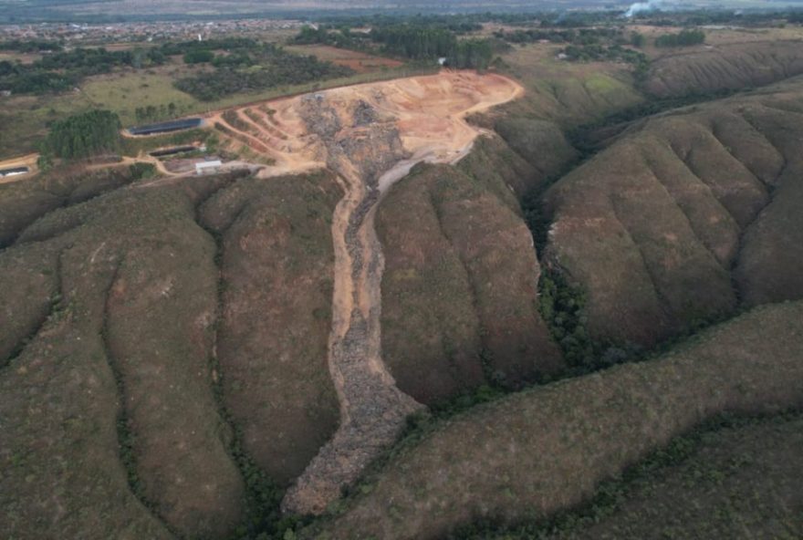 caesb-descarta-risco-de-contaminacao-apos-desabamento-em-lixao-no-entorno3A-agua-que-abastece-brasilia-esta-segura