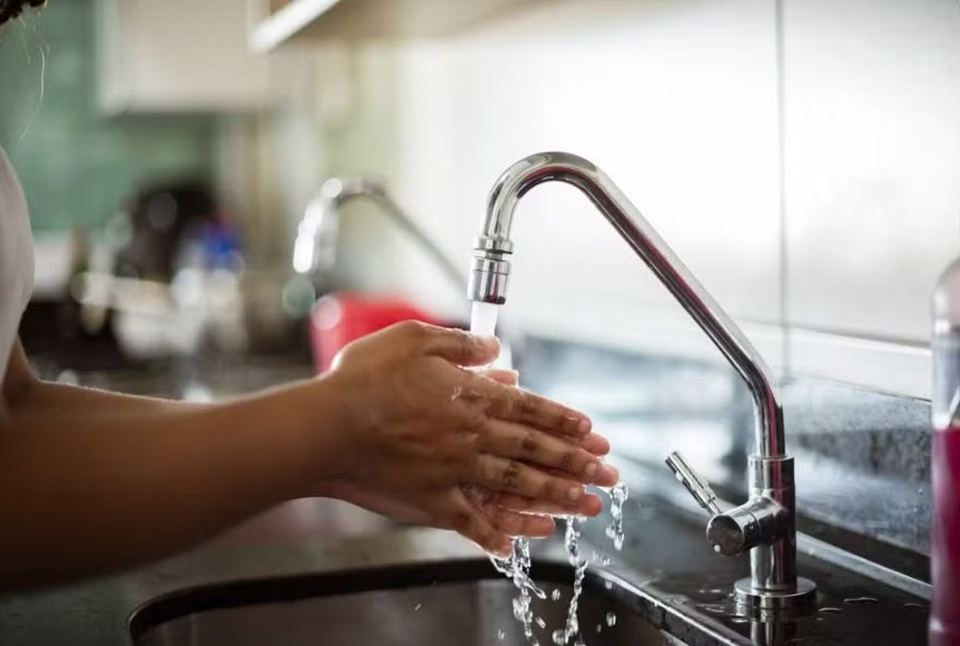 cagece-realiza-obras-de-melhoria-e-moradores-reclamam-da-falta-dagua