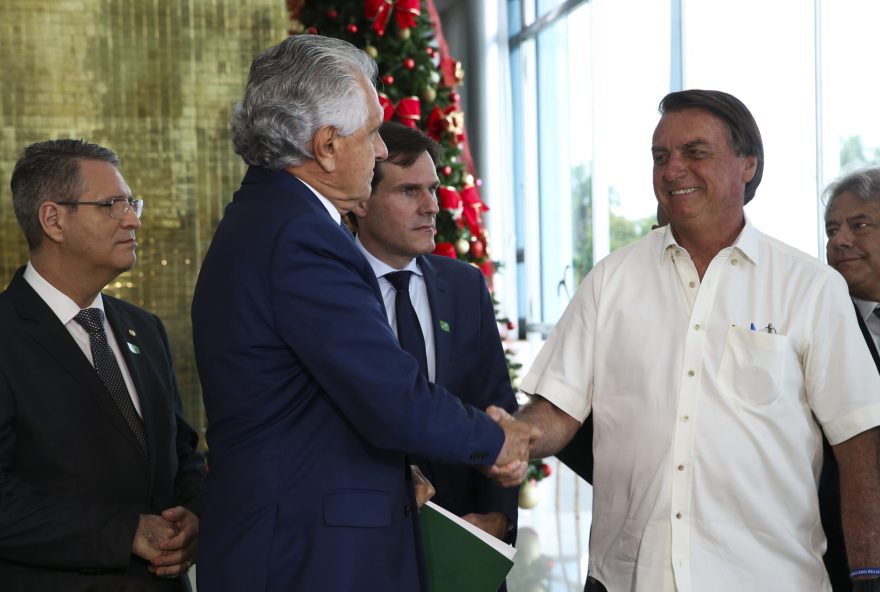 O governador de Goiás, Ronaldo Caiado e o presidente da República, Jair Bolsonaro falam à imprensa no Palácio da Alvorada