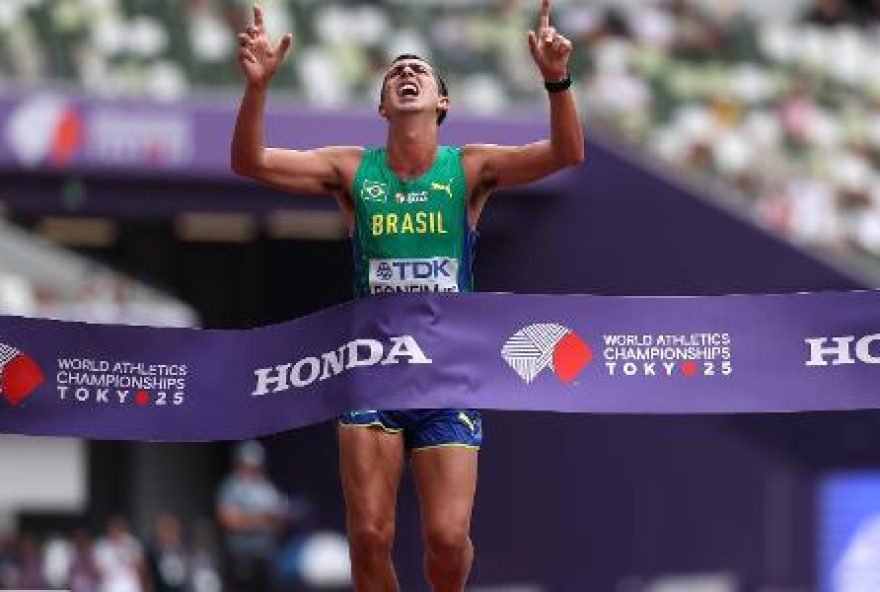 caio-bonfim-conquista-medalha-de-ouro-na-marcha-atletica-20km-no-mundial-de-atletismo