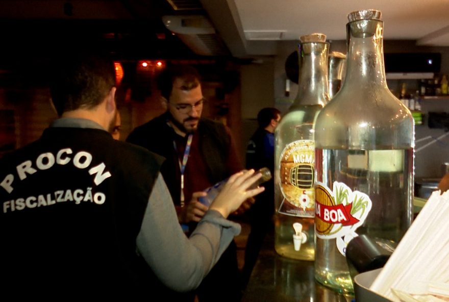 caipirinhas-canceladas3A-imprensa-internacional-repercute-casos-de-intoxicacao-por-metanol-no-brasil