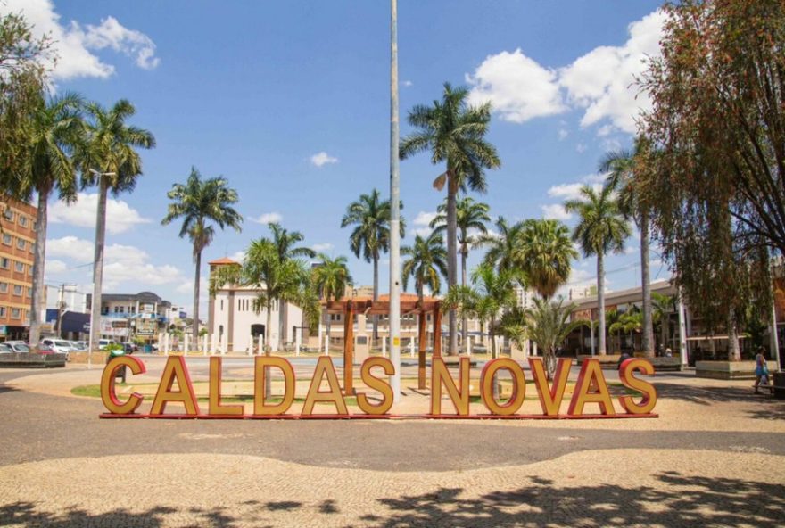 caldas-novas-implementa-taxa-de-turista-com-valores-ate-r241833B-saiba-mais