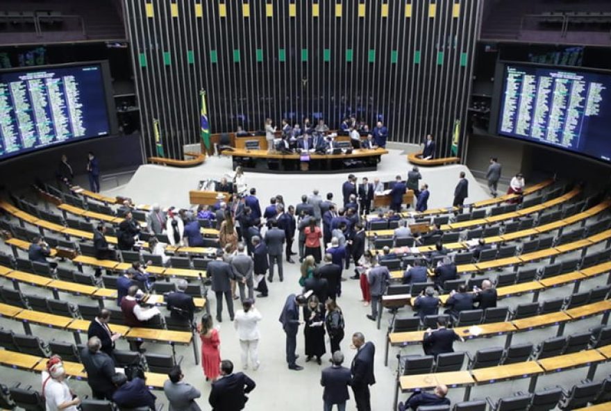 camara-adia-votacao-sobre-corte-de-gastos-em-impasse-com-emendas