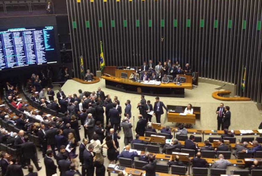 camara-agiliza-cortes-e-aprova-urgencia-para-prorrogar-incentivos-fiscais