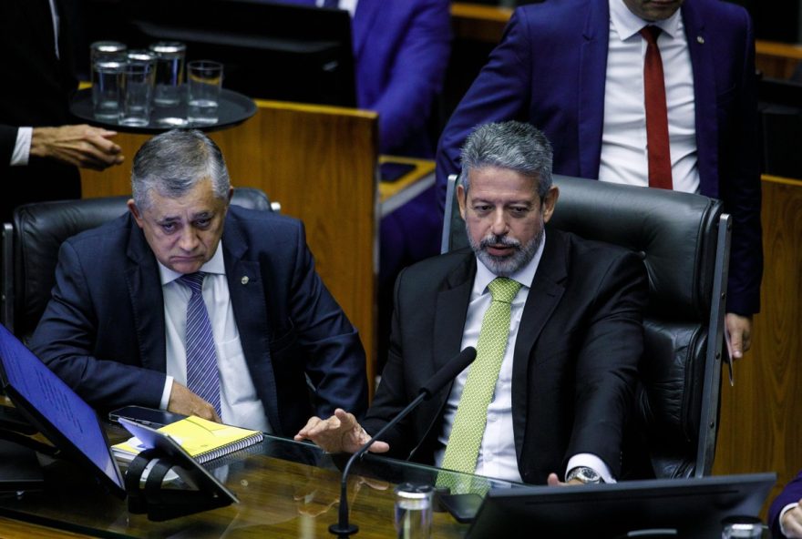 camara-aprova-em-1o-turno-texto-base-da-pec-fiscal-com-novas-regras-para-abono-do-pis-e-desidratacao3B-entenda