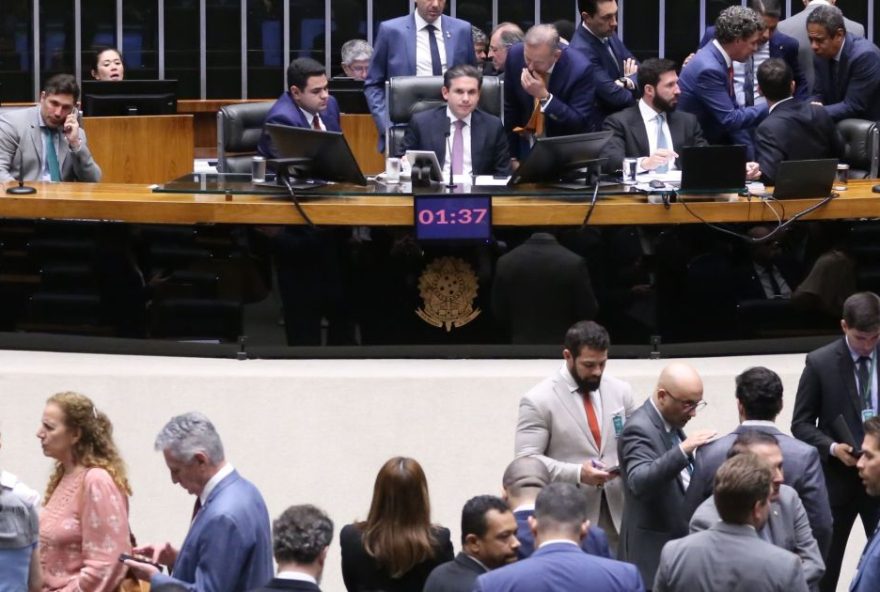 camara-busca-discutir-combate-ao-crime2C-escala-6×1-e-ia-em-ano-eleitoral camara-busca-discutir-combate-ao-crime2C-escala-6x1-e-ia-em-ano-eleitoral