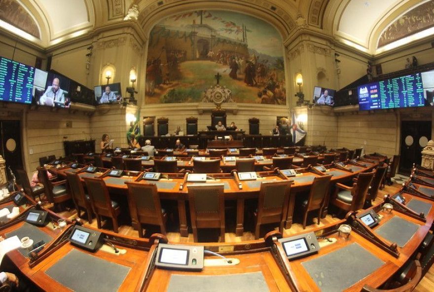 camara-do-rio-de-janeiro-vota-pl-que-obriga-afixacao-de-cartazes-sobre-aborto