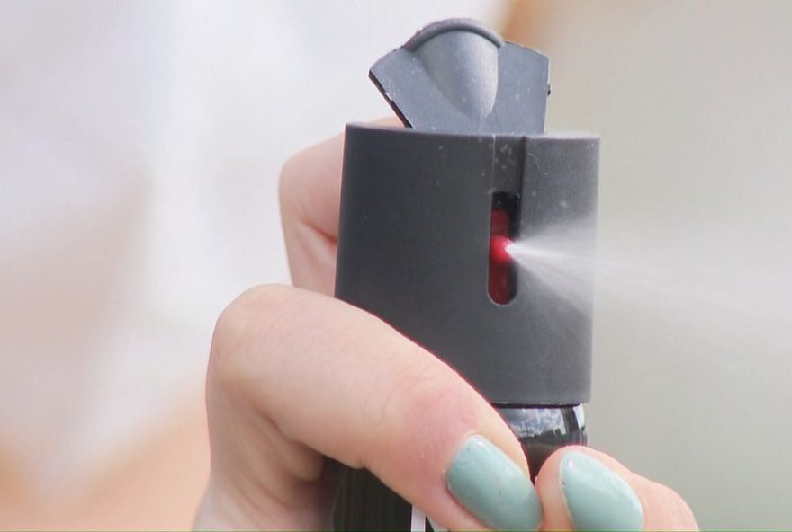 camara-dos-deputados-aprova-projeto-que-libera-venda-de-spray-de-pimenta-para-mulheres-maiores-de-16-anos