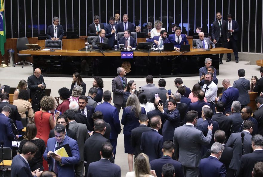 camara-dos-deputados-aprova-urgencia-de-projeto-da-anistia