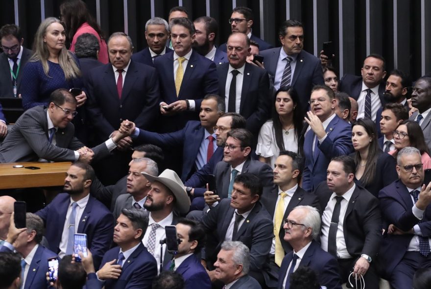 camara-dos-deputados-aprova-urgencia-do-projeto-de-lei-da-anistia