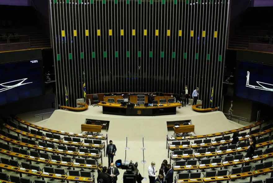 camara-dos-deputados-vota-projeto-para-punir-invasoes-do-plenario