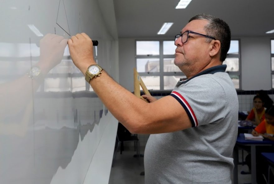 camara-municipal-de-fortaleza-aprova-reajuste-de-52C425-no-piso-dos-professores-municipais3B-salarios-terao-aumento-a-partir-de-2027 camara-municipal-de-fortaleza-aprova-reajuste-de-52C425-no-piso-dos-professores-municipais3B-salarios-terao-aumento-a-partir-de-2027