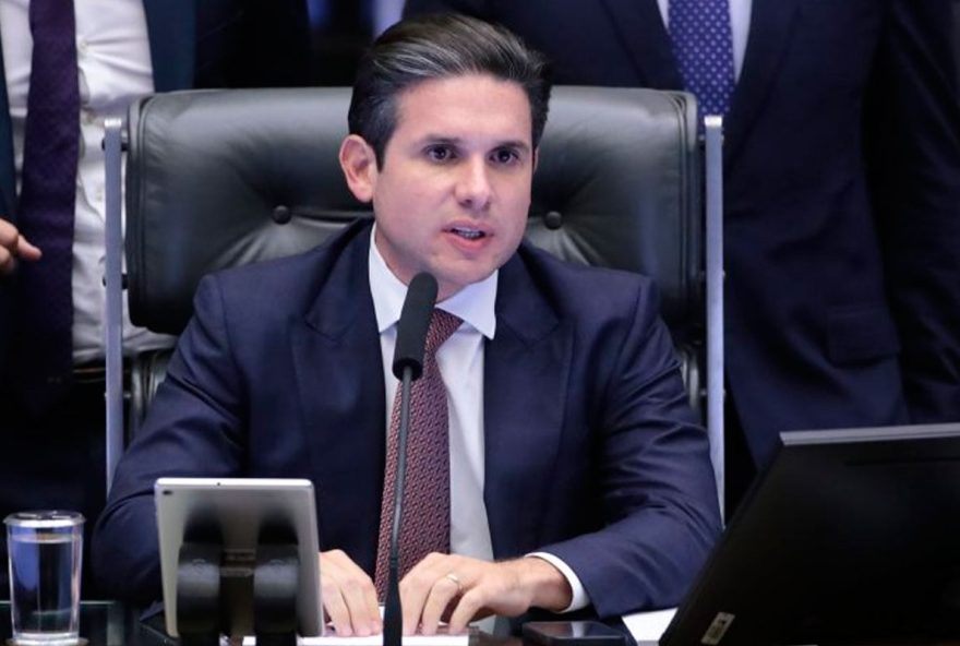 camara-nega-indicacao-de-eduardo-bolsonaro-como-lider-da-minoria-e-mantem-contagem-de-faltas