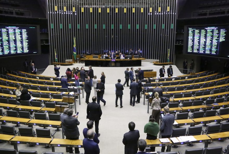 camara-tenta-votar-projeto-antifaccao-com-texto-em-disputa-entre-governo-e-direita camara-tenta-votar-projeto-antifaccao-com-texto-em-disputa-entre-governo-e-direita