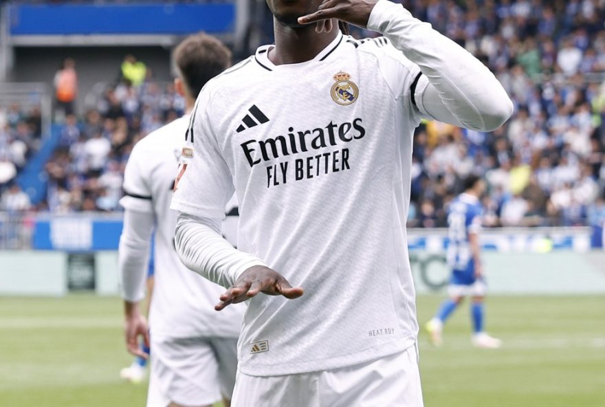 camavinga-torce-pelo-flamengo-na-final-da-libertadores3A-saiba-mais-sobre-sua-ligacao-com-o-brasil-e-o-real-madrid