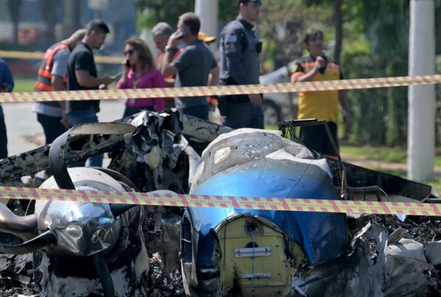 camera-de-onibus-mostra-momento-inesperado-da-queda-de-aviao-em-sao-paulo3A-dois-mortos-e-dez-feridos-tragedia-na-avenida-marques-de-sao-vicente