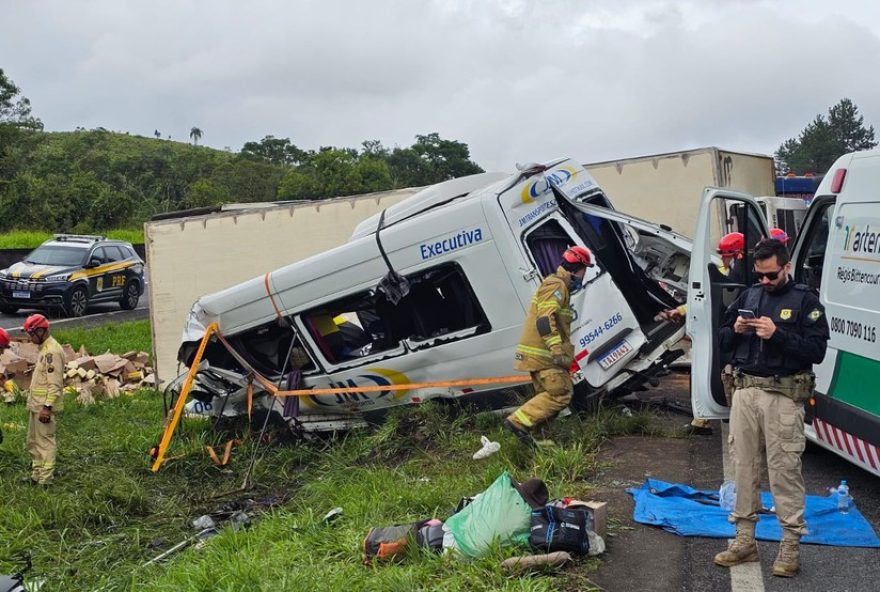 camera-flagra-assalto-a-caminhao-antes-de-acidente-fatal-na-br-1162C-pr3A-motorista-diz-ter-sido-obrigado-a-saltar-do-veiculo camera-flagra-assalto-a-caminhao-antes-de-acidente-fatal-na-br-1162C-pr3A-motorista-diz-ter-sido-obrigado-a-saltar-do-veiculo
