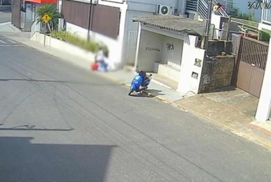 camera-flagra-homem-atacando-ex-com-facao-em-mercado-de-sc3A-prisao-preventiva camera-flagra-homem-atacando-ex-com-facao-em-mercado-de-sc3A-prisao-preventiva