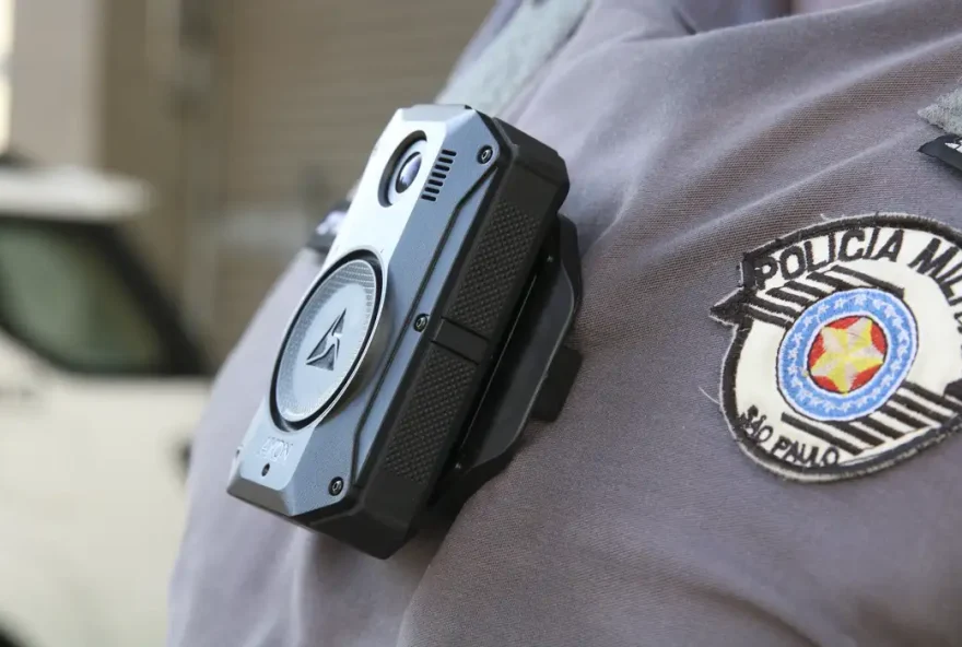 cameras_uniformes_de_policiais_militares_sao_paulo_rvrsa_abr_2804223638_0