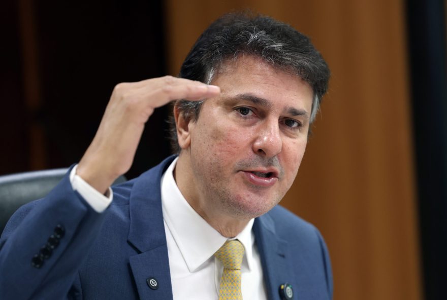 camilo-santana-defende-prova-do-mec-como-oab-da-medicina-e-critica-ampliacao-de-metodo-para-passar-de-ano-mesmo-reprovado camilo-santana-defende-prova-do-mec-como-oab-da-medicina-e-critica-ampliacao-de-metodo-para-passar-de-ano-mesmo-reprovado