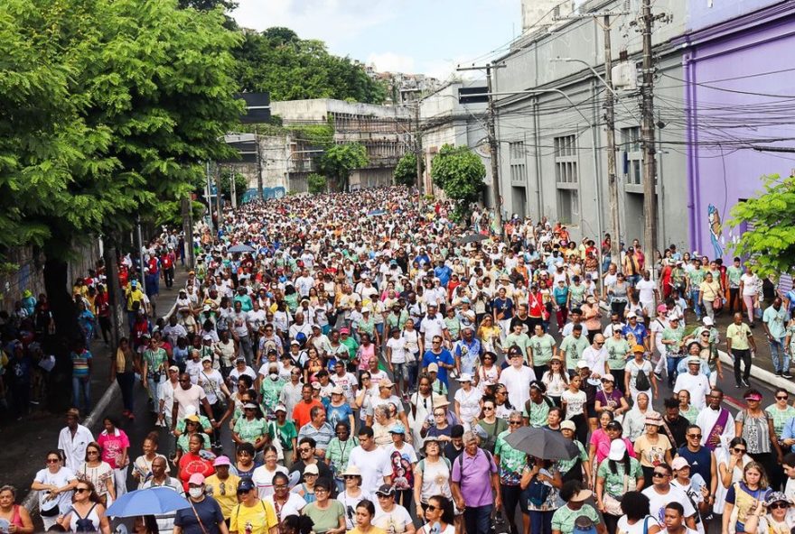 caminhada-penitencial-em-salvador3A-quaresma-reune-300-mil-fieis caminhada-penitencial-em-salvador3A-quaresma-reune-300-mil-fieis