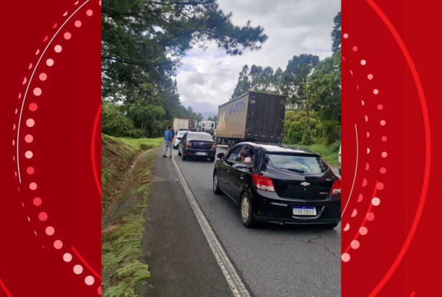 caminhao-carregado-de-cerveja-pega-fogo-e-interdita-br-376-no-parana caminhao-carregado-de-cerveja-pega-fogo-e-interdita-br-376-no-parana