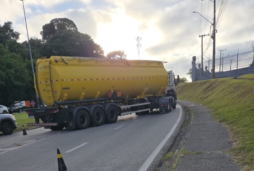 caminhao-carregado-de-combustivel-22entala22-e-interdita-avenida-sao-paulo-em-sorocaba3A-ultimas-informacoes-e-orientacoes caminhao-carregado-de-combustivel-22entala22-e-interdita-avenida-sao-paulo-em-sorocaba3A-ultimas-informacoes-e-orientacoes