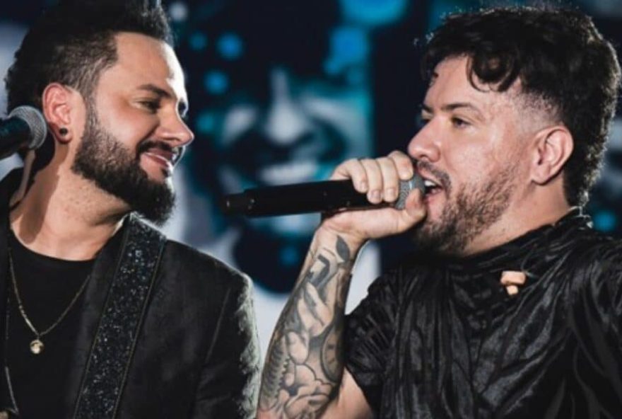 caminhao-da-dupla-sertaneja-diego-26-victor-hugo-fere-publico-em-go