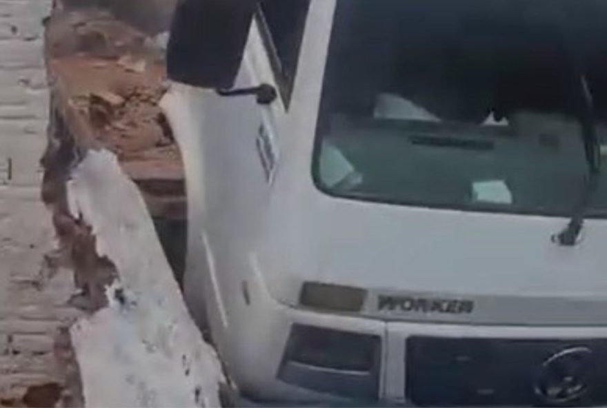 caminhao-desgovernado-invade-casa-em-franca3A-ninguem-ferido2C-mas-prejuizo-material-e-alto caminhao-desgovernado-invade-casa-em-franca3A-ninguem-ferido2C-mas-prejuizo-material-e-alto