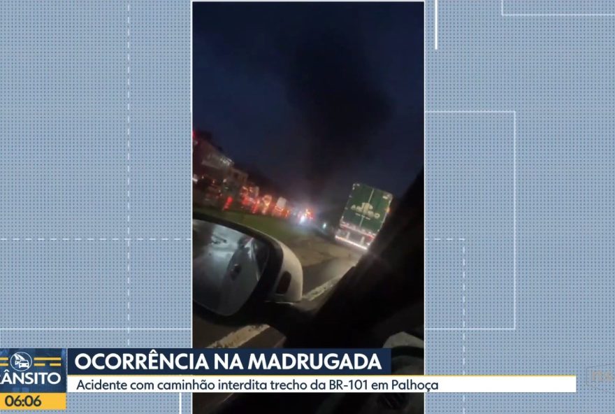 caminhao-tomba-e-pista-e-parcialmente-interditada-na-br-1012C-sc