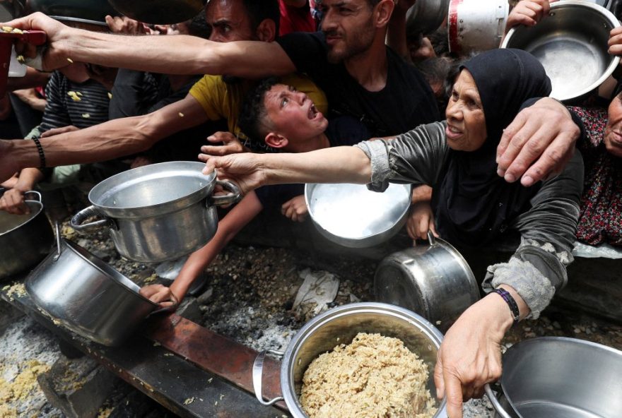 caminhoes-de-ajuda-chegam-a-gaza3B-pressao-sobre-israel-aumenta