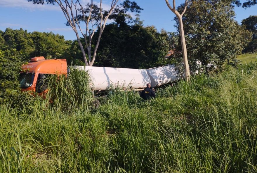 caminhoneiro-e-detido-apos-acidente-com-carreta-com-placa-de-motocicleta3A-entenda-o-caso-em-guaimbe-sp-e-a-importancia-da-correta-identificacao-veicular