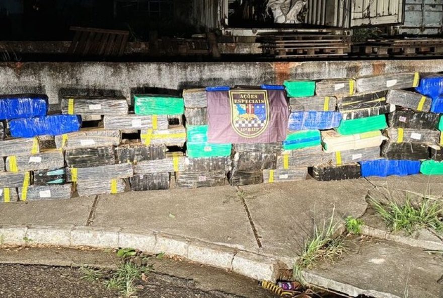 caminhoneiro-e-detido-com-12C3-tonelada-de-maconha-na-castello-branco-em-boituva3A-pf-intensifica-combate-ao-trafico caminhoneiro-e-detido-com-12C3-tonelada-de-maconha-na-castello-branco-em-boituva3A-pf-intensifica-combate-ao-trafico