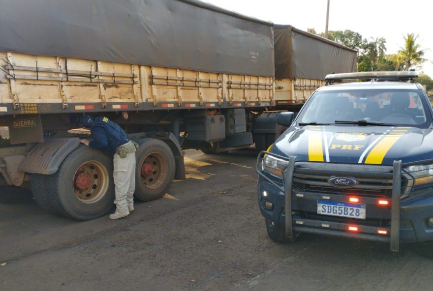 caminhoneiro-e-detido-por-adulteracao-de-placas-na-br-3642C-em-jatai
