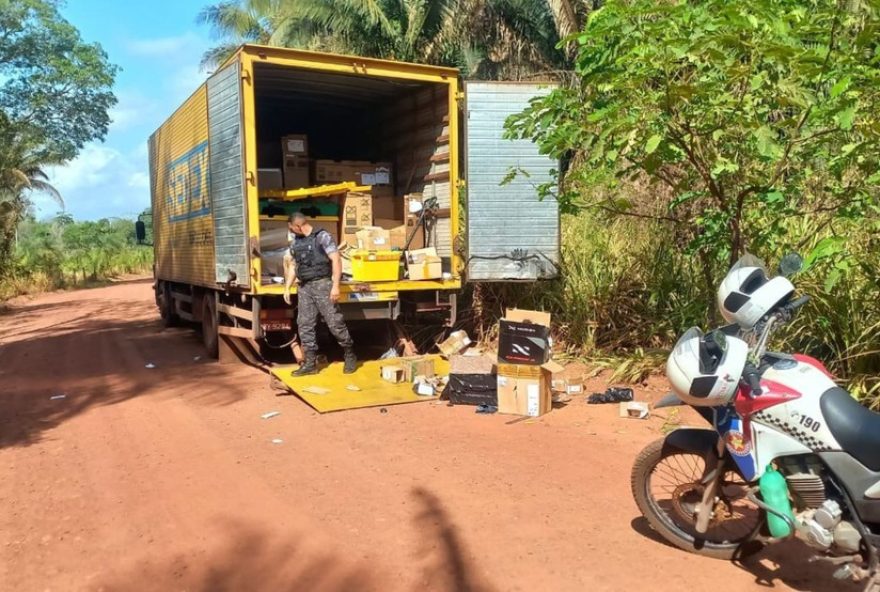caminhoneiro-e-rendido-e-abandonado-apos-assalto-a-carga-dos-correios-no-ma caminhoneiro-e-rendido-e-abandonado-apos-assalto-a-carga-dos-correios-no-ma