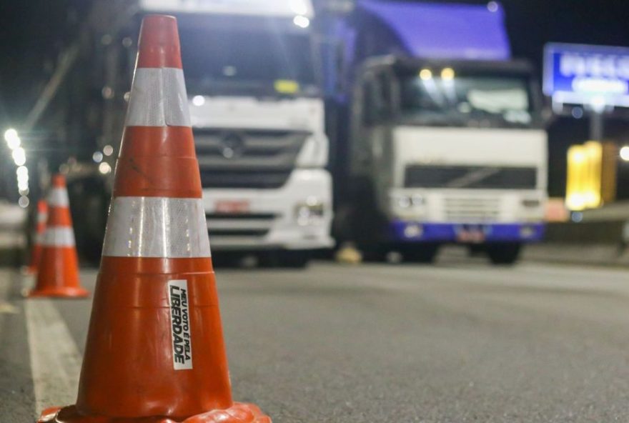 caminhoneiros-avaliam-medidas-do-governo-e-mantem-ameaca-de-greve caminhoneiros-avaliam-medidas-do-governo-e-mantem-ameaca-de-greve