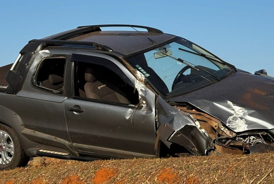 caminhonete-capota-em-rodovia-de-piracicaba-apos-colisao3A-motorista-e-resgatado-e-atendido-numa-unidade-de-saude.-acompanhe