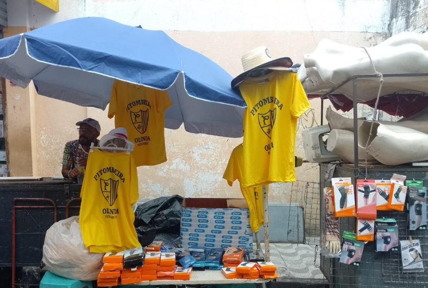 camiseta-de-bloco-usada-por-wagner-moura-em-o-agente-secreto-ganha-versao-alternativa-no-recife3A-saiba-mais camiseta-de-bloco-usada-por-wagner-moura-em-o-agente-secreto-ganha-versao-alternativa-no-recife3A-saiba-mais