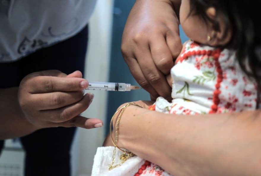 campanha-de-multivacinacao-em-salvador3A-atualize-a-caderneta-vacinal-de-criancas-e-adolescentes