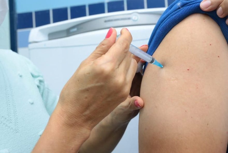 campanha-de-vacinacao-contra-influenza-e-covid-19-no-hu-ufjf3A-mutiroes-de-procedimentos-e-imunizacao-em-juiz-de-fora