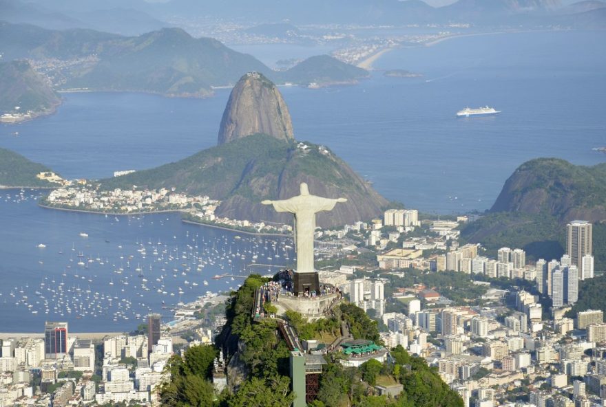 campanha-do-agasalho-20253A-pontos-de-coleta-no-rio-para-doacoes-de-roupas.-ajude-a-arrecadar-10-toneladas-de-agasalhos-e-cobertores-para-pessoas-em-vulnerabilidade-social