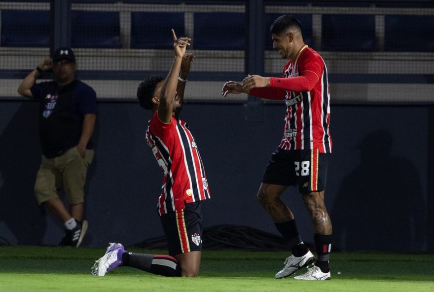 campeonato-brasileiro3A-palpites-e-favoritismos-da-setima-rodada SP - BRAGANCA PAULISTA - 15/03/2026 - BRASILEIRO A 2026, BRAGANTINO X SAO PAULO - SABINO jogador do Sao Paulo comemora seu gol durante partida contra o Bragantino no estadio Cicero De Souza Marques pelo campeonato Brasileiro A 2026. Foto: Joisel Amaral/AGIF