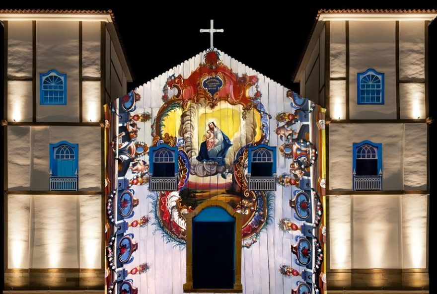 canto-da-primavera-20253A-projecoes-artisticas-de-paulinho-pessoa-na-igreja-de-pirenopolis