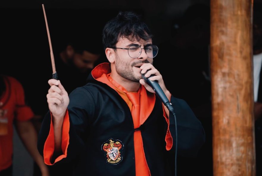 cantor-de-arrocha-sosia-de-harry-potter-muda-nome-por-notificacao-da-warner3A-conheca-a-historia-de-o-bruxo cantor-de-arrocha-sosia-de-harry-potter-muda-nome-por-notificacao-da-warner3A-conheca-a-historia-de-o-bruxo