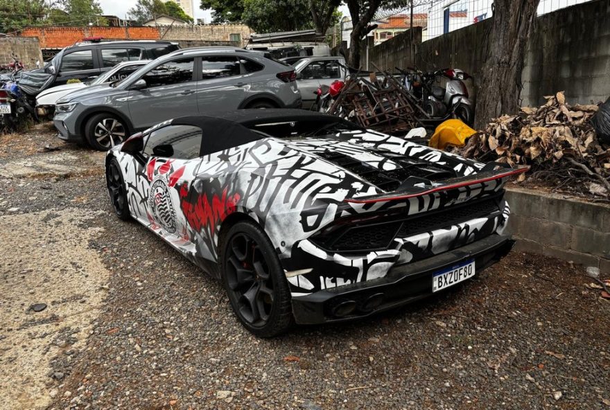 cantor-de-ryan-sp-repassa-r24-9482C1-mil-ao-xv-de-piracicaba3A-lamborghini-danificou-gramado-do-estadio-e-causou-polemica