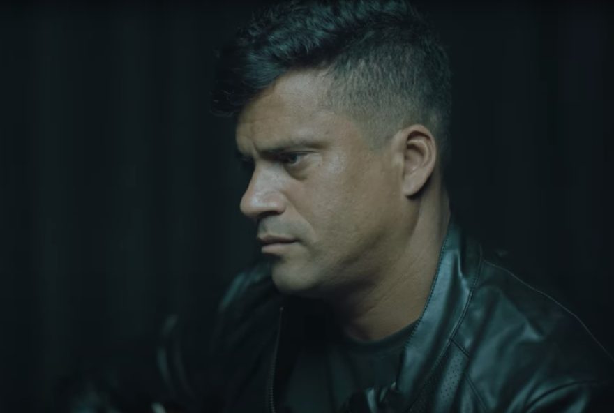 Prisão do cantor sertanejo ocorreu em Águas Claras durante a Operação Eros, que desarticulou esquema de estelionato sentimental (Foto: reprodução/Youtube)