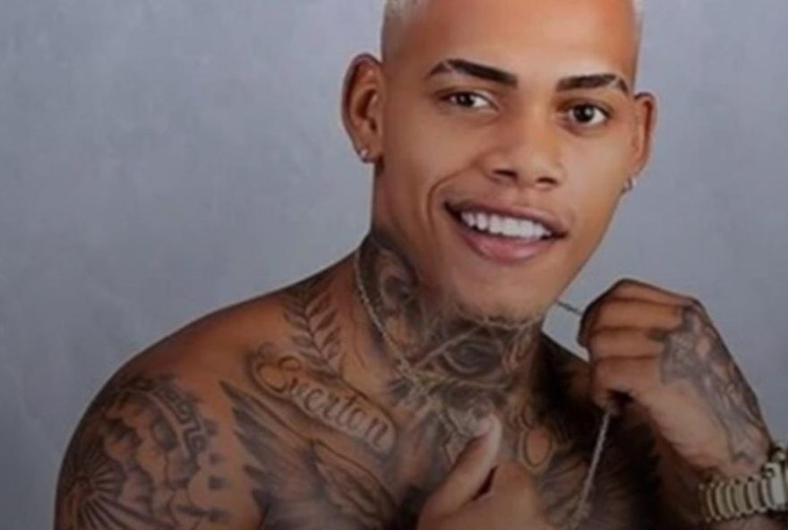 cantor-vt-kebradeira-e-preso-por-racismo-e-assedio-em-onibus-interestadual