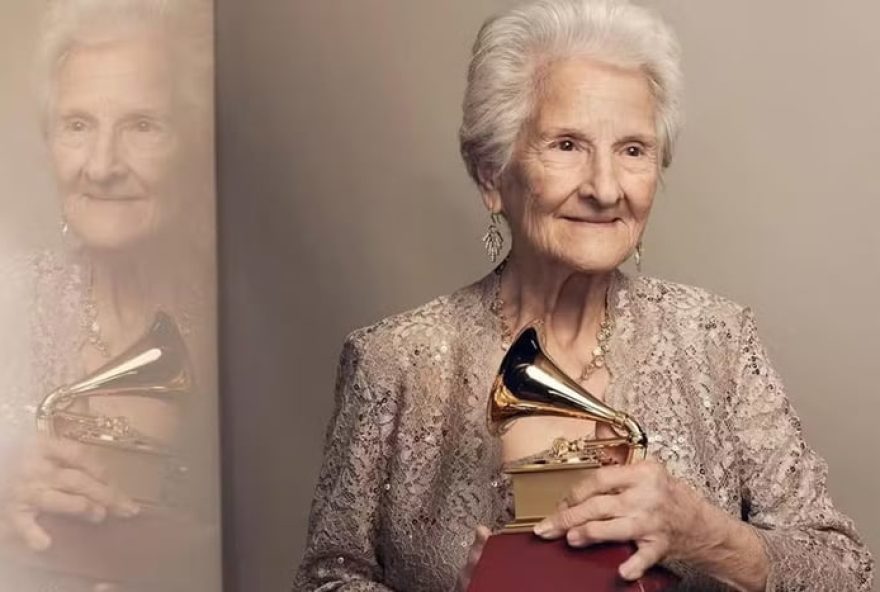 cantora-cubana-angela-alvarez-morre-aos-97-anos-apos-conquista-historica-do-grammy-latino